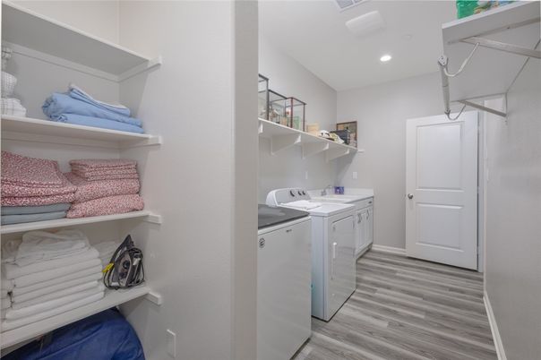 Interior, Recessed Lighting, Washer, Wood Texture Flooring