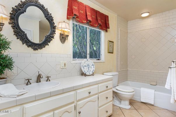 Bathroom, Interior, Tile Countertops