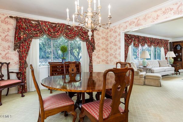 Chandelier, Dining room, Interior, Living room