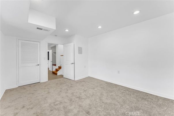 Empty room, Interior, Recessed Lighting