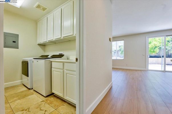 Interior, Washer, Wood Texture Flooring