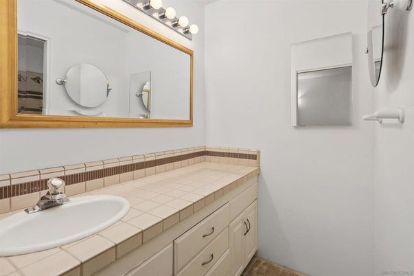 Bathroom, Interior, Tile Countertops