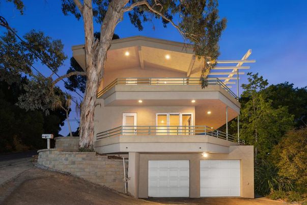Attached, Exterior, Facade, Modern
