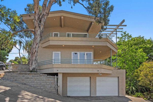 Attached, Exterior, Facade, Modern