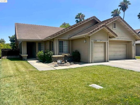 Attached, Exterior, Facade, Ranch