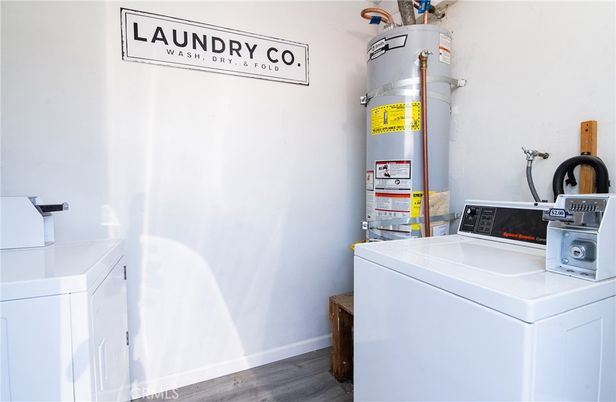 Interior, Washer, Wood Texture Flooring