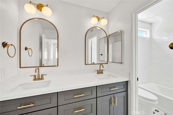 Bathroom, Dual Sink Vanities, Interior