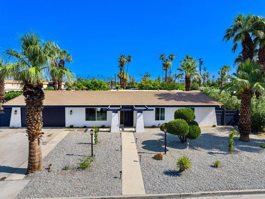 Attached, Exterior, Facade, Ranch
