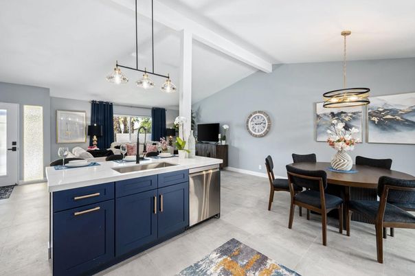Dining room, Interior, Kitchen, Pendant Lights, Stainless Steel Appliances