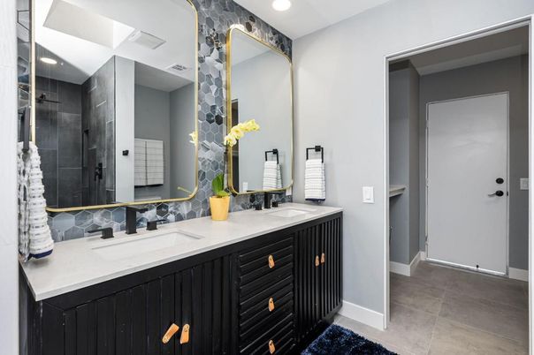 Bathroom, Dual Sink Vanities, Interior, Recessed Lighting