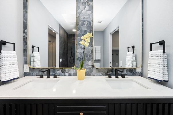 Bathroom, Dual Sink Vanities, Interior