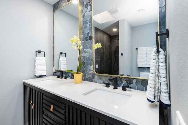 Bathroom, Dual Sink Vanities, Interior, Recessed Lighting