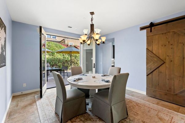 Chandelier, Dining room, Interior