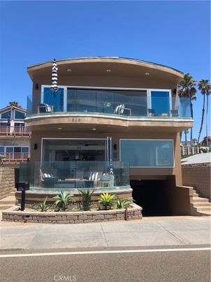 Exterior, Facade, Modern