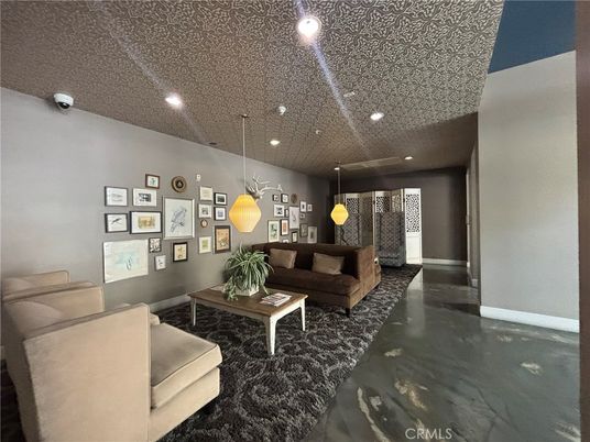 Interior, Living room, Pendant Lights, Recessed Lighting