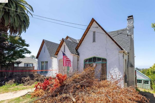 Exterior, Facade, Tudor Revival