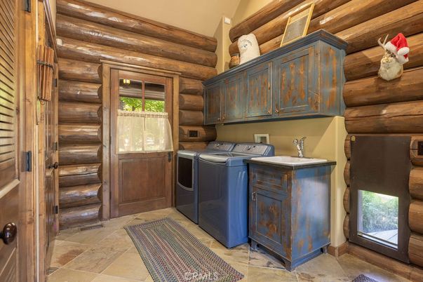 Interior, Washer, Wooden Ceilings, Wooden Walls