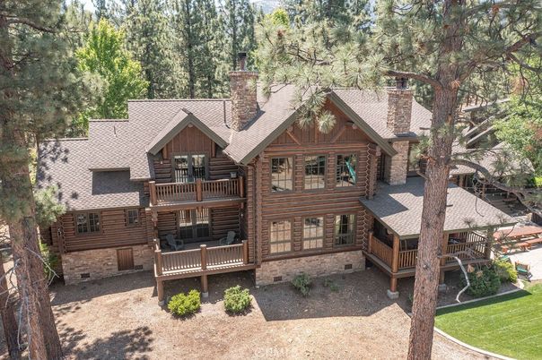 Exterior, Facade, Log Home