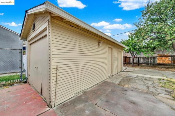 Detached Garage, Exterior