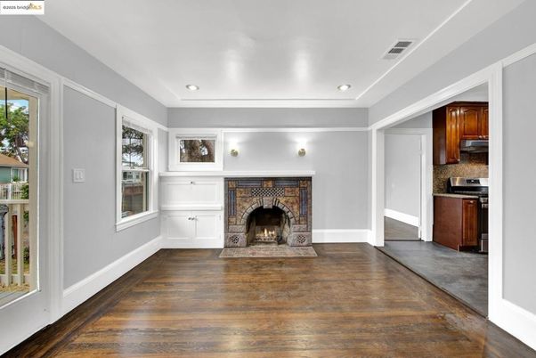 Fireplace, Interior, Kitchen, Recessed Lighting, Wood Texture Flooring