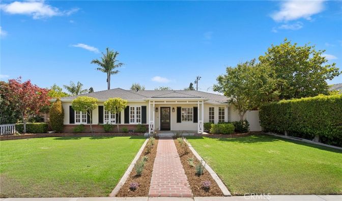 Backyard, Exterior, Facade, Ranch