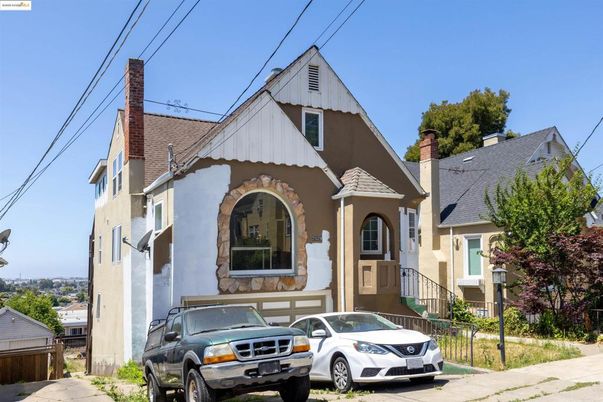 Exterior, Facade, Tudor Revival
