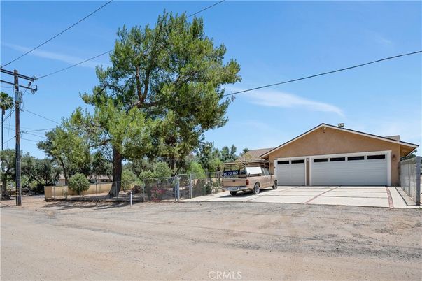 Detached Garage, Exterior