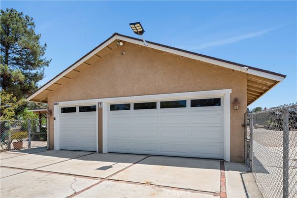 Detached Garage, Exterior