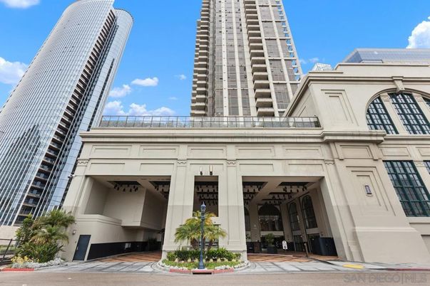 Exterior, Facade, Condo Building