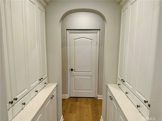 Interior, Washer, Wood Texture Flooring