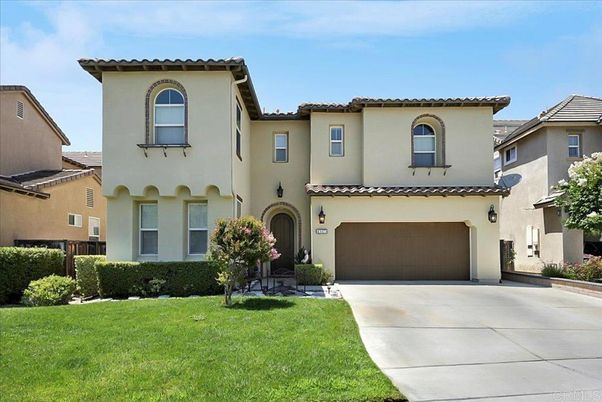 Attached, Exterior, Facade, Mediterranean