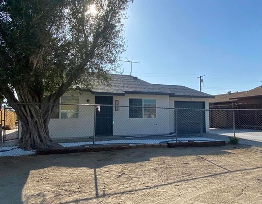 Exterior, Facade, Ranch