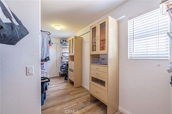 Interior, Walk-in Closets, Wood Texture Flooring