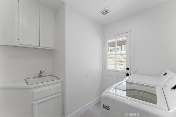 Interior, Washer, Wood Texture Flooring
