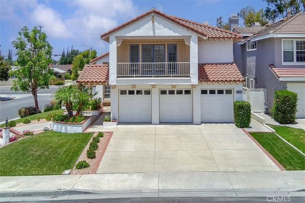 Attached, Exterior, Facade, Mediterranean