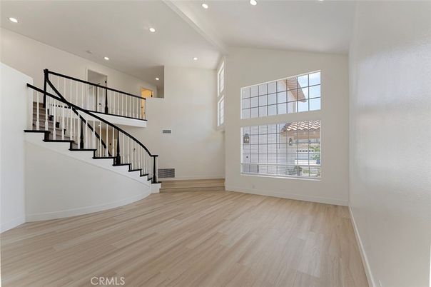 Interior, Recessed Lighting, Wood Texture Flooring