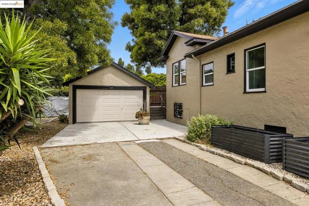 Detached Garage, Exterior