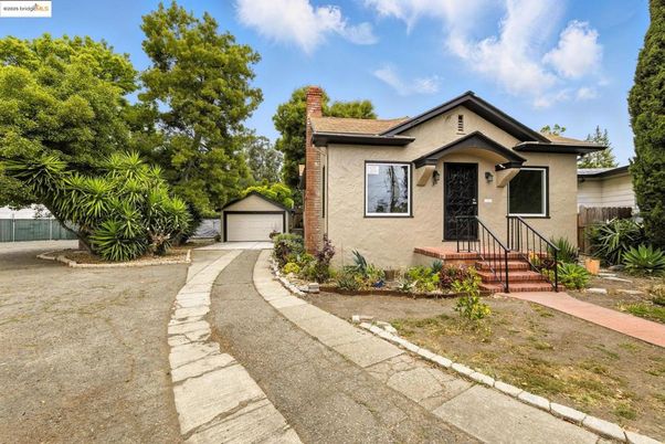 Backyard, Detached Garage, Exterior