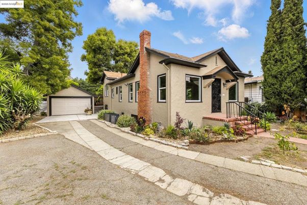Backyard, Detached Garage, Exterior
