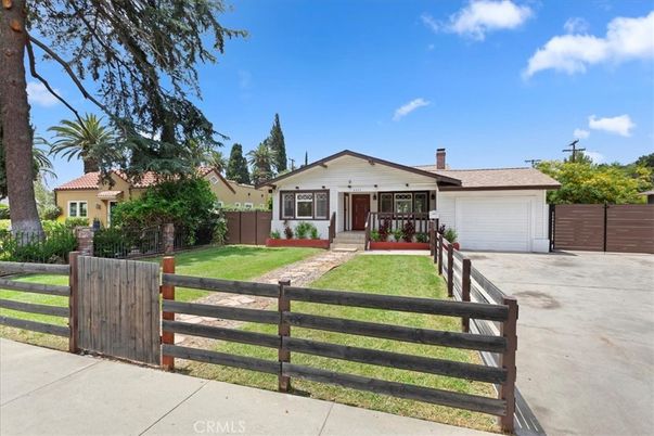 Attached, Backyard, Exterior, Facade, Ranch