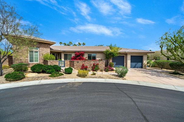 Attached, Exterior, Facade, Ranch