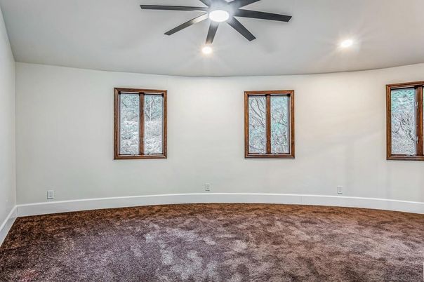 Empty room, Interior, Recessed Lighting