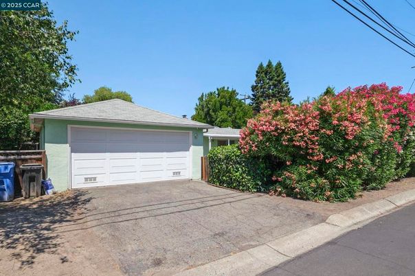 Detached Garage, Exterior
