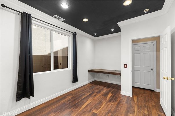 Interior, Recessed Lighting, Wood Texture Flooring