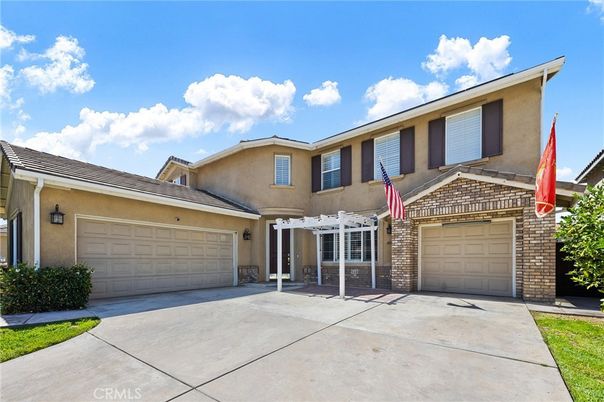 Attached, Exterior, Facade, Brick Facade, American Craftsman