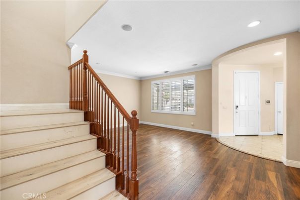 Interior, Recessed Lighting, Wood Texture Flooring