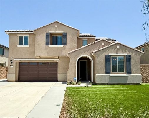 Attached, Exterior, Facade, Mediterranean