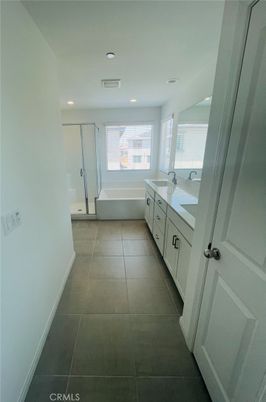 Bathroom, Dual Sink Vanities, Interior, Recessed Lighting