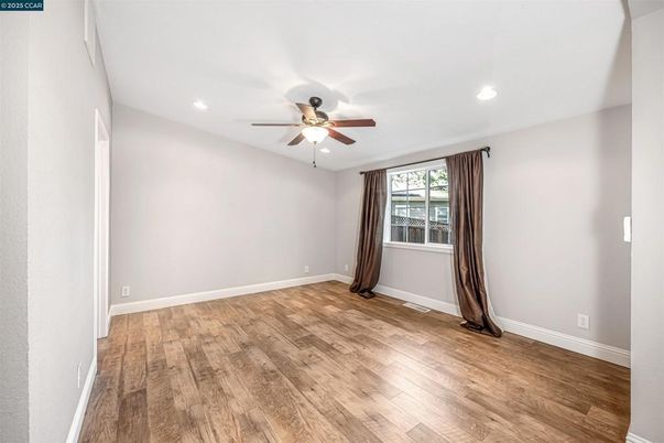 Empty room, Interior, Recessed Lighting, Wood Texture Flooring