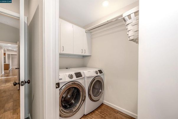 Interior, Recessed Lighting, Washer, Wood Texture Flooring